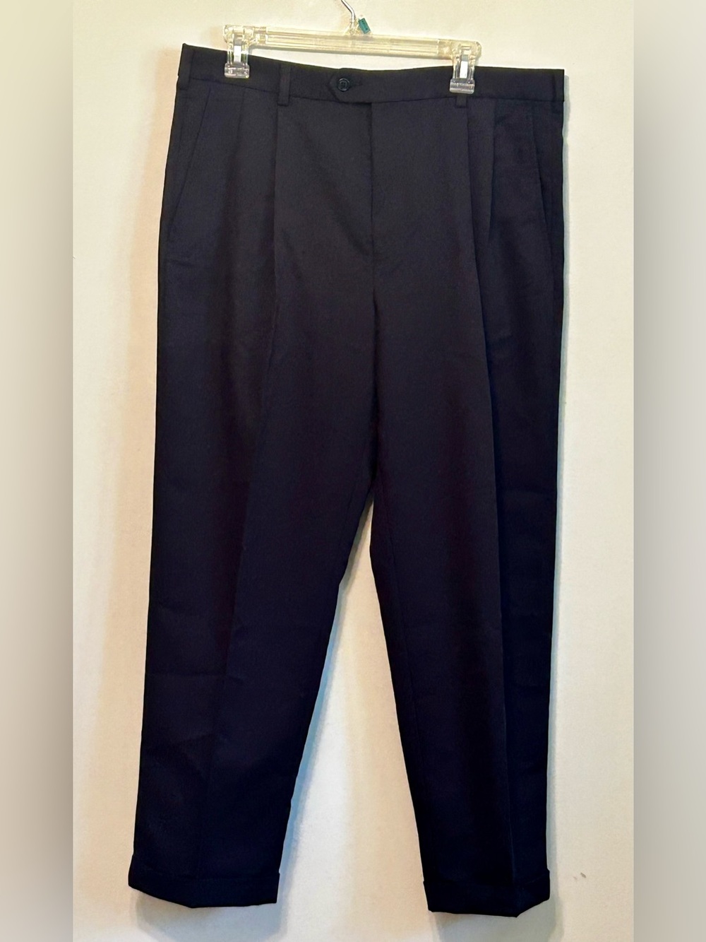 Izod Men's Black Pleated Dress Pants